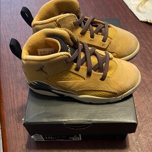 Jordan Kids Sneakers in Tan and Brown